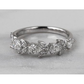 トランプ Remedies Madison x Schneider Sylvie Three Stone Marquise Engagement Ring - Melisandre