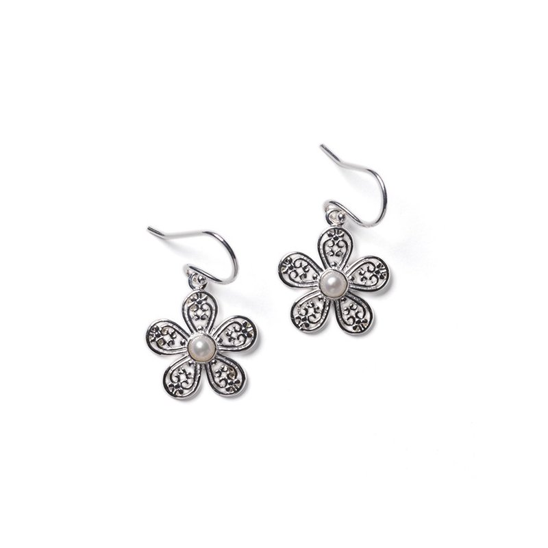 Southern Gates Collection SS Daisy Earrings E605 Facet Foundry Jewelry Studio