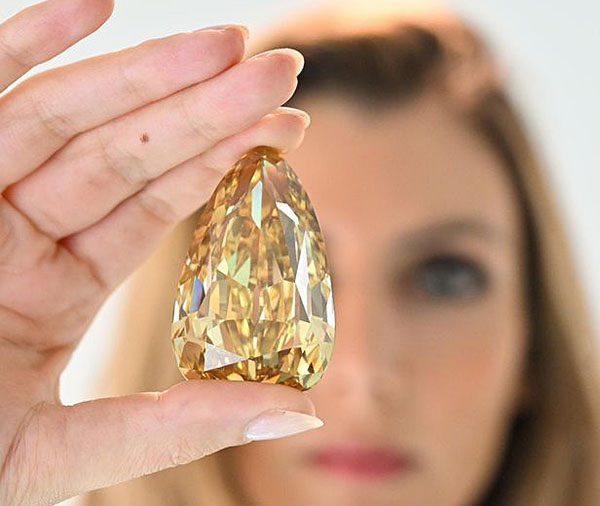407-Carat 'Incomparable' Gets Reshaped and Renamed Before Heading