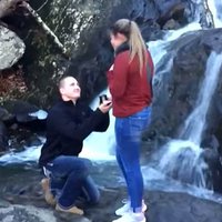 Guys, Here's Why Making a Splash With Your Marriage Proposal Isn't Always a Good Thing
