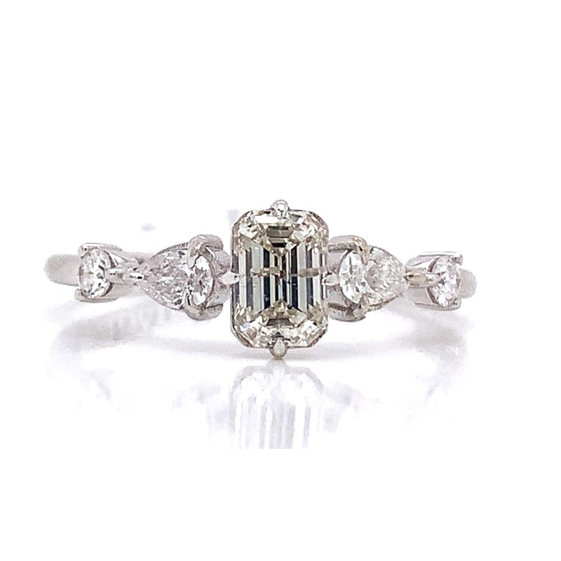A one-of-a-kind 14K white gold ring with 0.90ct of emerald