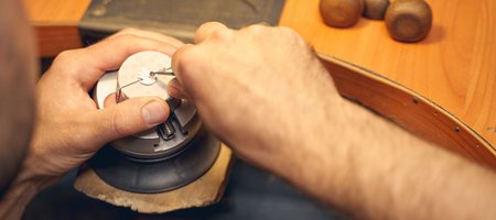 Why Engraved Jewelry Makes the Perfect Holiday Gift