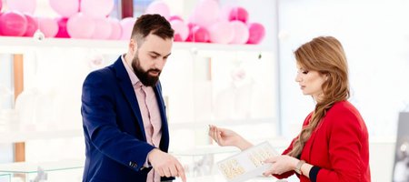 How Should Your Engagement Ring Fit? What to Consider