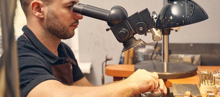 Jewelry Personalization: Laser Engraving vs. Hand Engraving